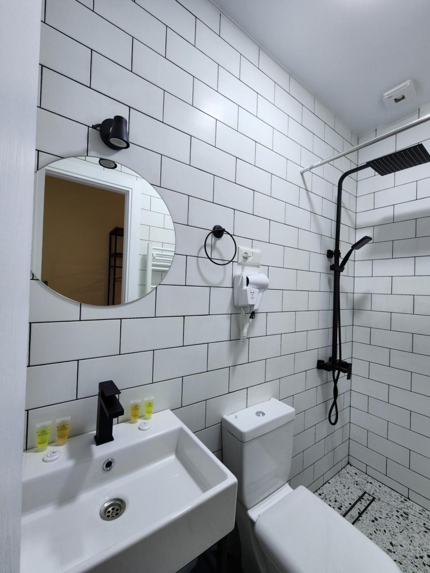 Dro Hotel Kutaisi Exteriör bild