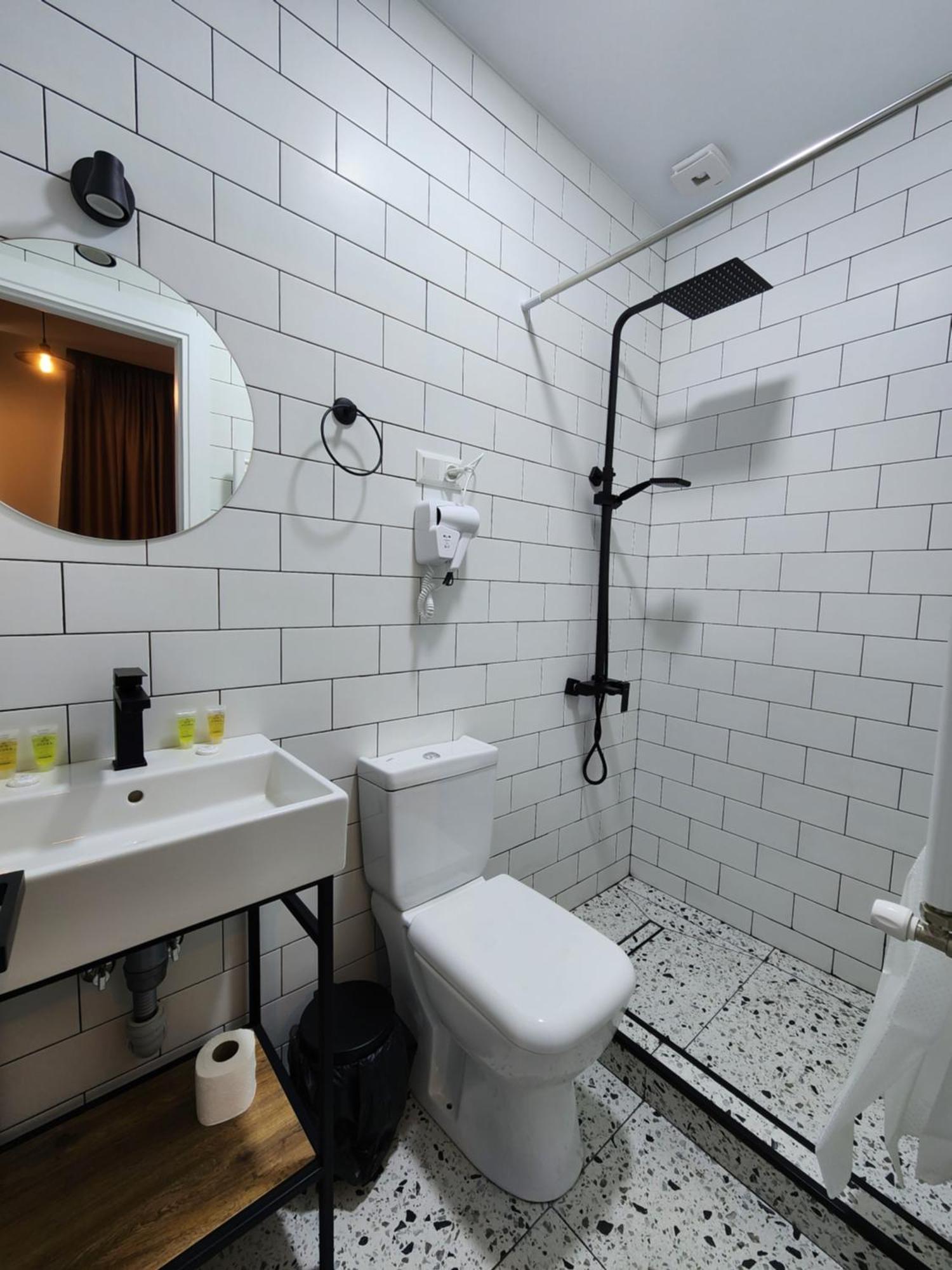 Dro Hotel Kutaisi Exteriör bild
